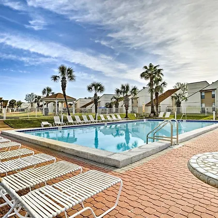 Panama City Beach Condo With Patio And Pool Access!
